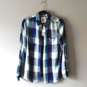 SO medium perfectly soft long sleeve plaid button up shirt blue white